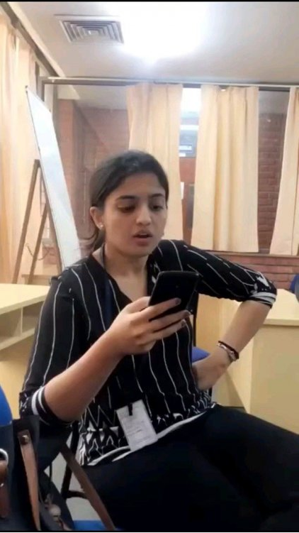 Shayari Girl Viral Video