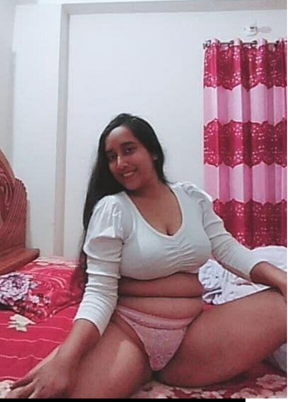 girlfriend showing nude